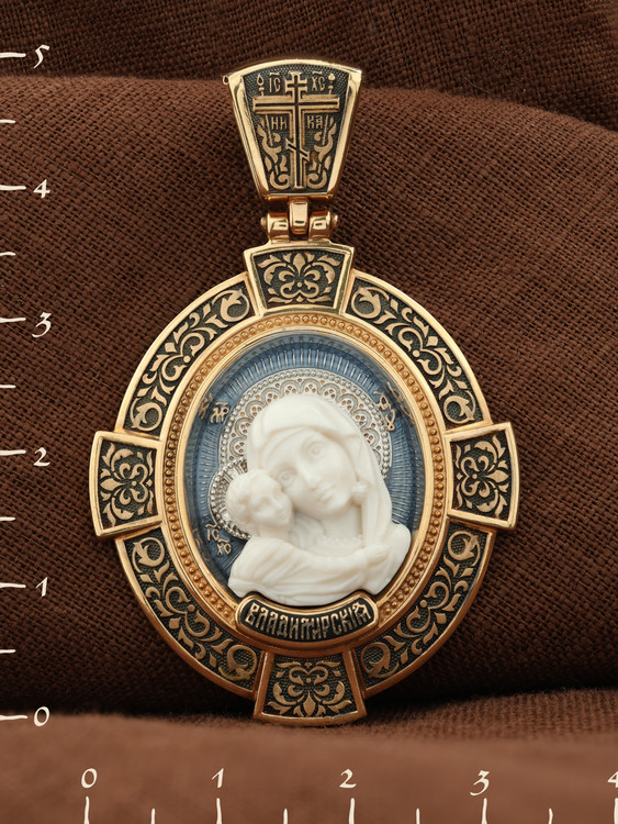 Образок из золота c эмалью и бивнем мамонта