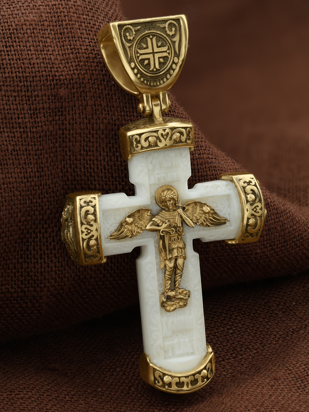 Крест из лимонного золота c бивнем мамонта