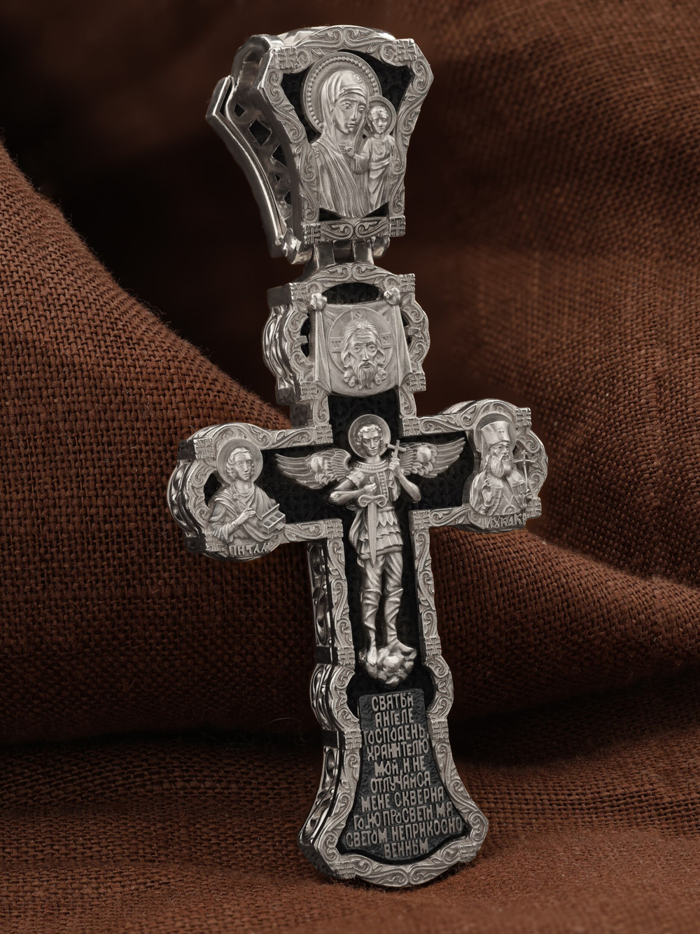 Крест из белого золота c эбеновым деревом