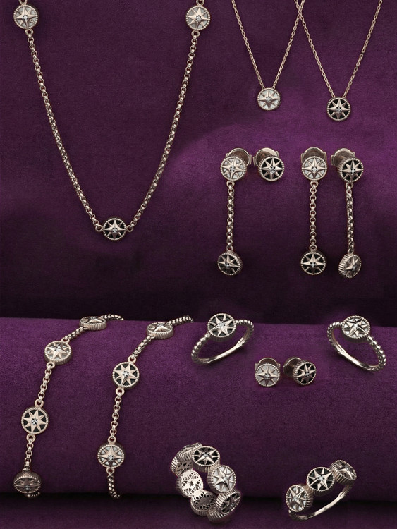 Колье из белого золота c бриллиантами и ониксом