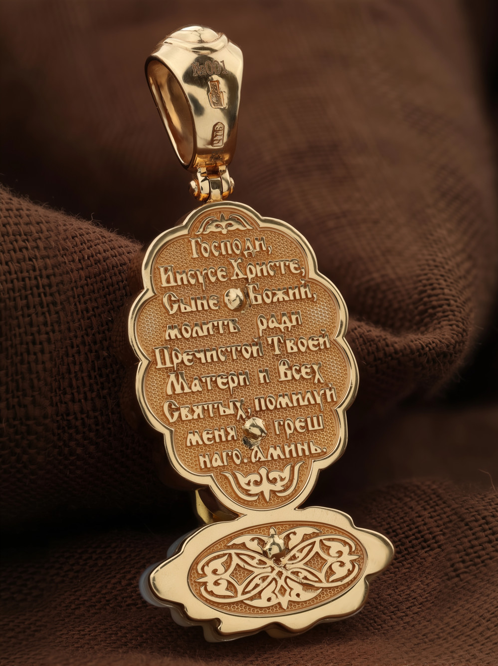 Образок из золота c бриллиантами и перламутром