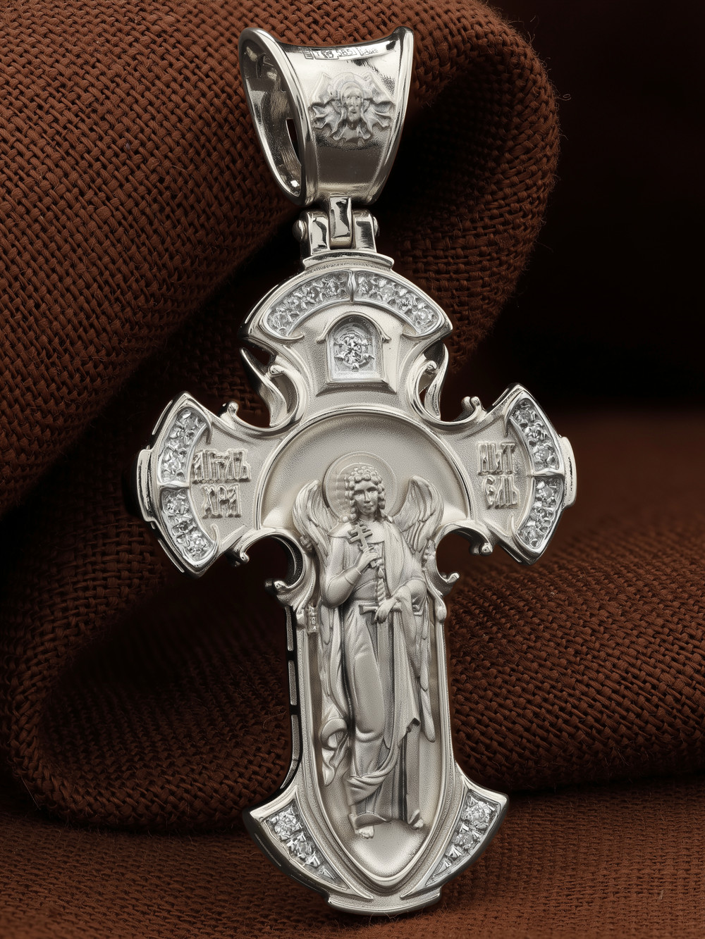 Крест из белого золота c бриллиантами