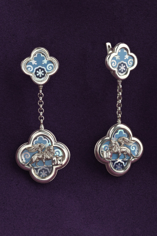 Серьги из белого золота c эмалью и перламутром