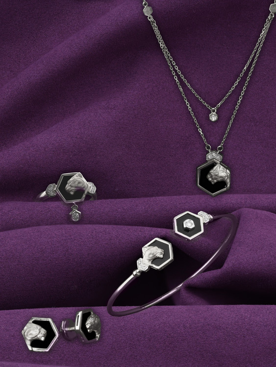 Колье из белого золота c бриллиантами и ониксом