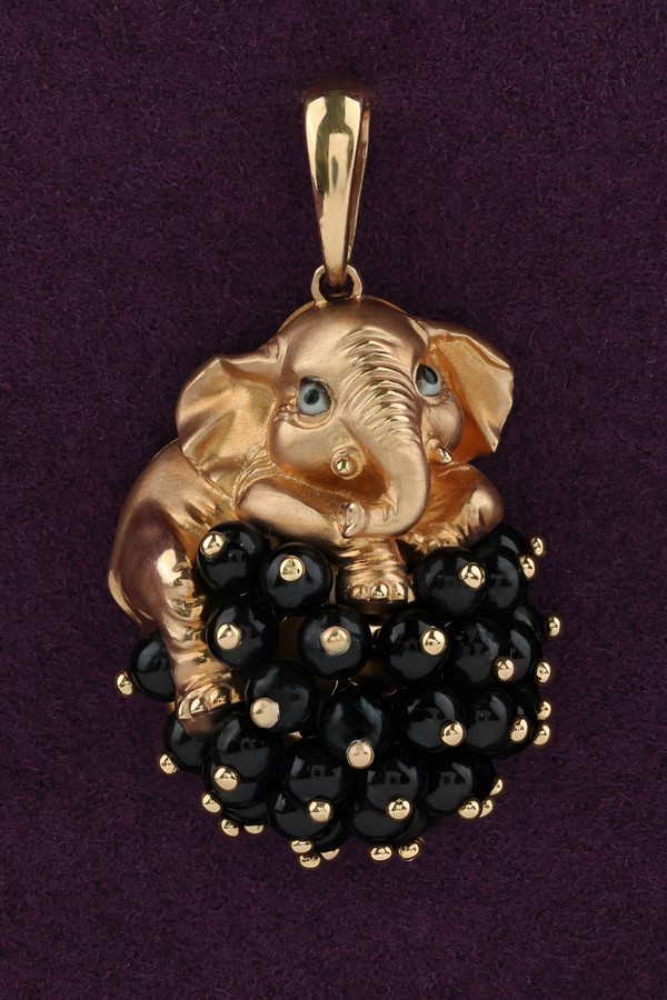 Подвеска из золота c эмалью и ониксом