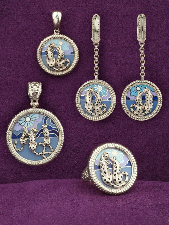 Кольцо из белого золота c эмалью