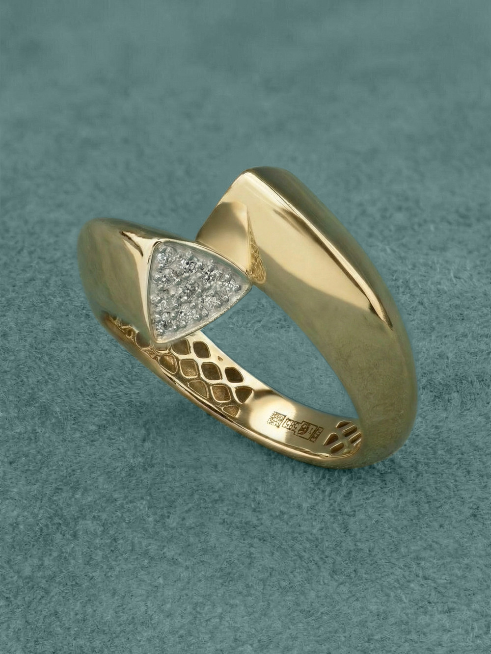 Кольцо из лимонного золота c бриллиантами