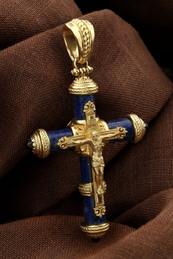 Крест из лимонного золота c ониксом и лазуритом