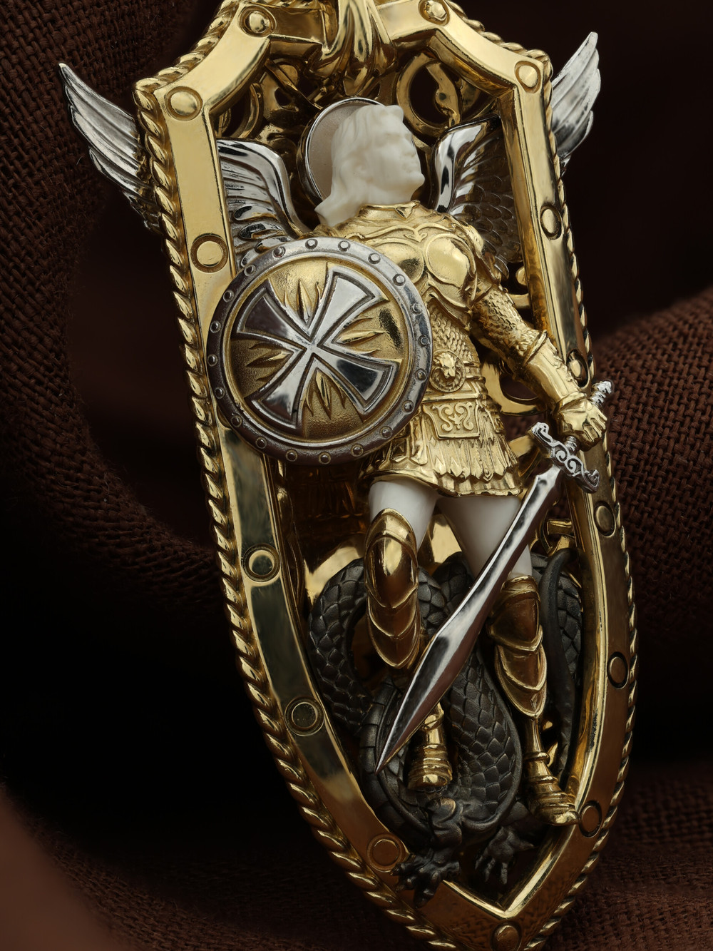 Образок из лимонного золота c эмалью и бивнем мамонта