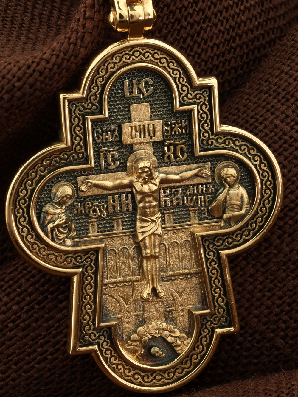 Крест из лимонного золота