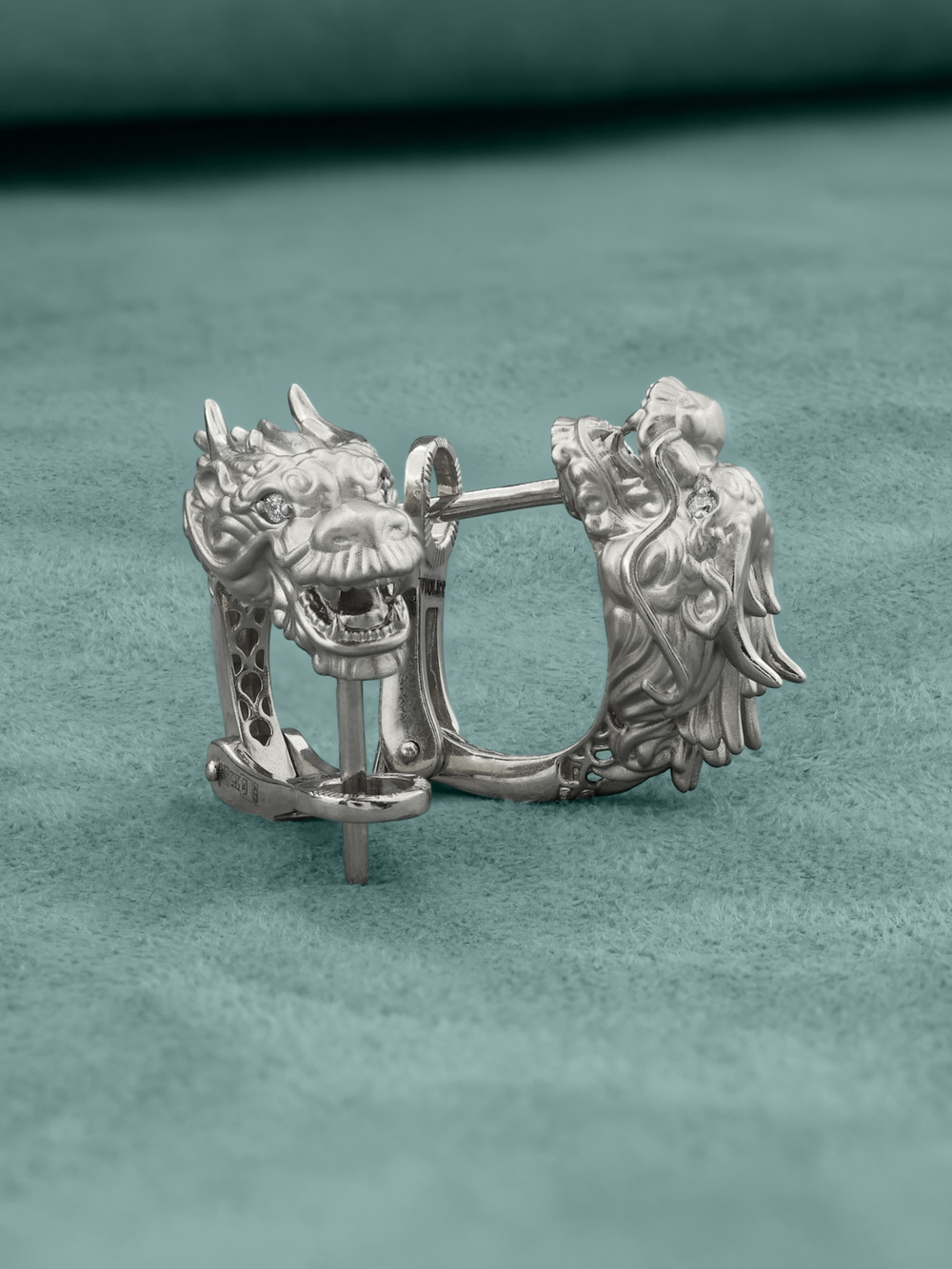 Серьги из белого золота c бриллиантами