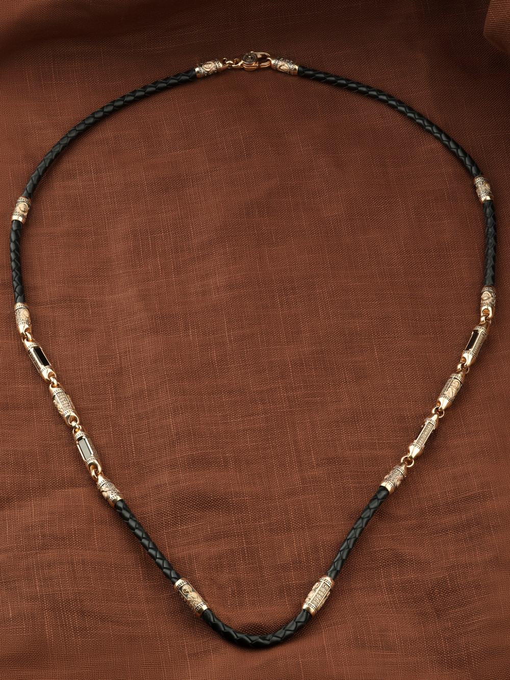 Гайтан из золота c кожаным шнурком и ониксом