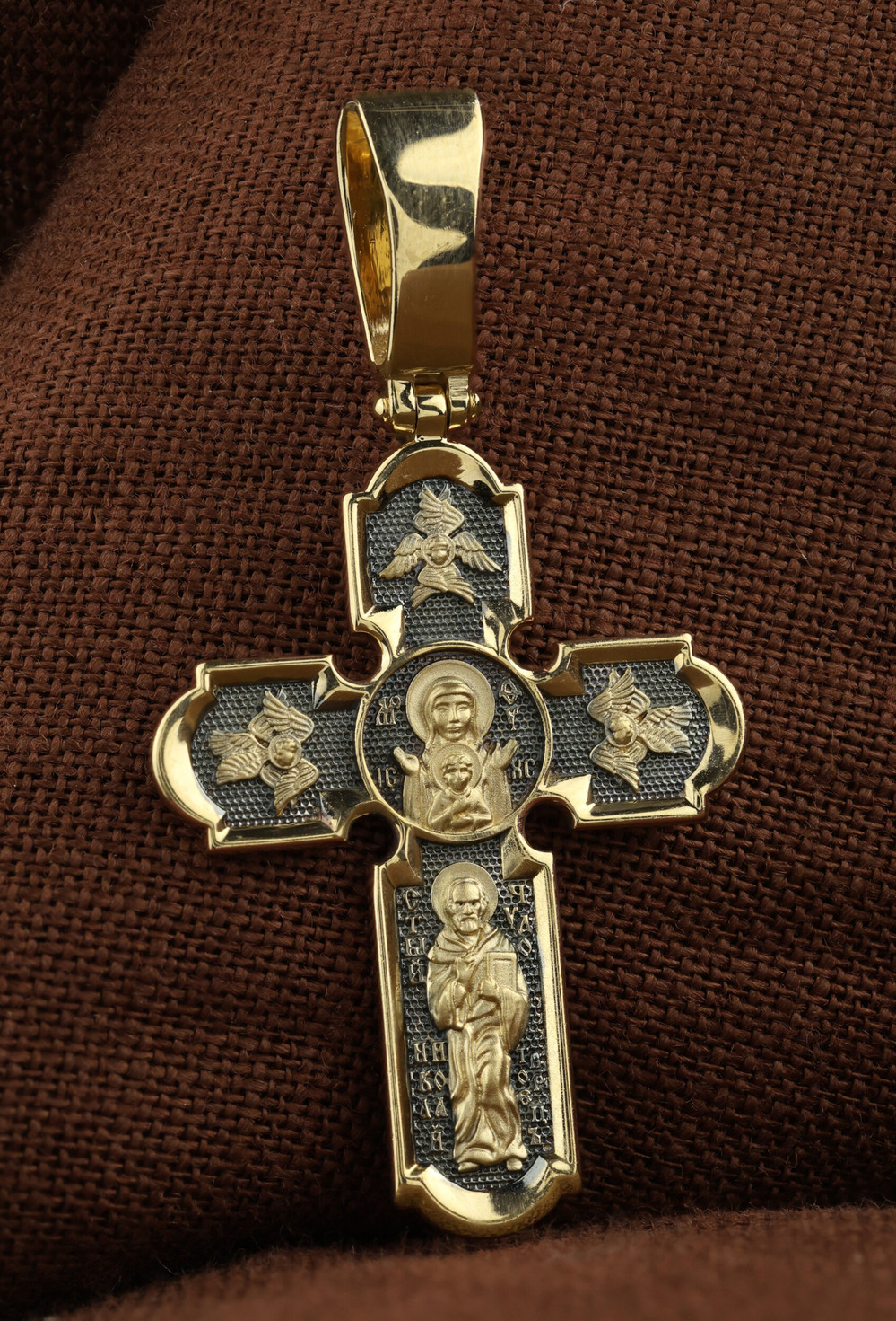 Крест из лимонного золота