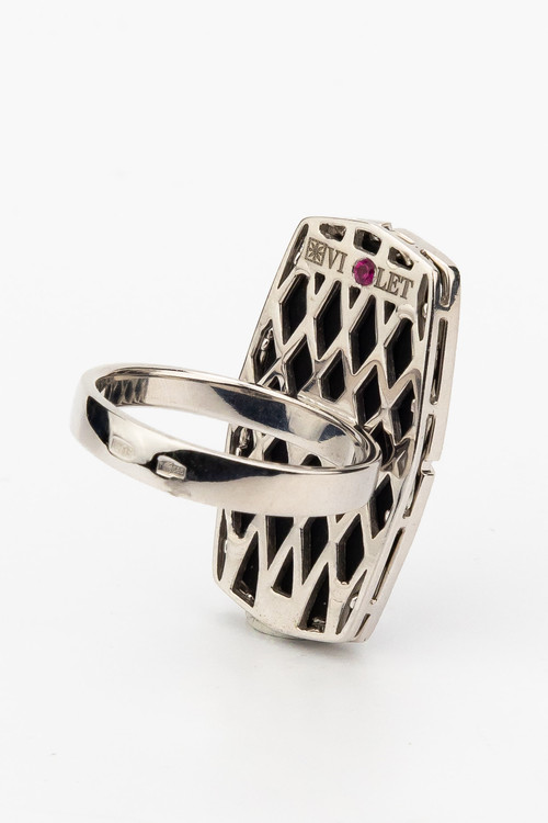 Кольцо из белого золота c бриллиантами, рубином и ониксом