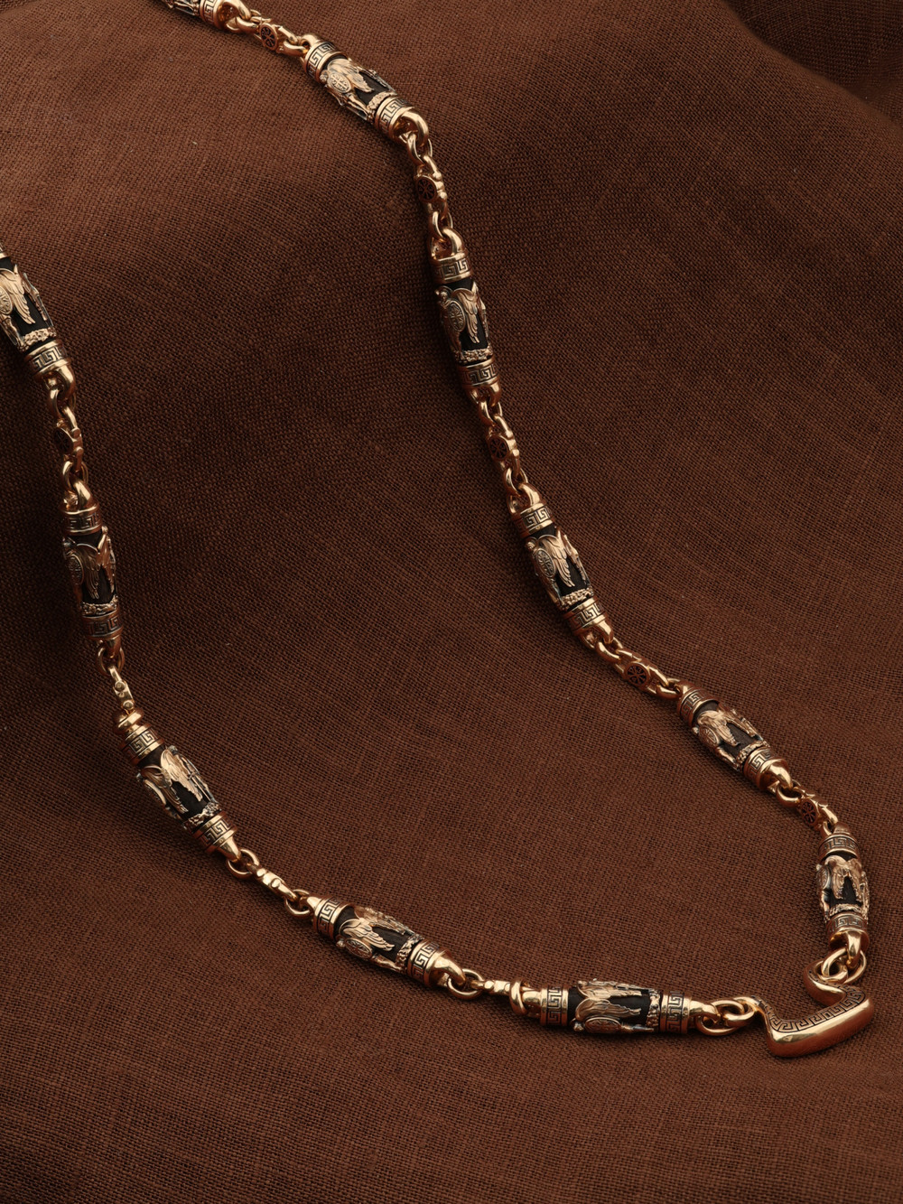 Цепь из золота c эмалью и эбеновым деревом