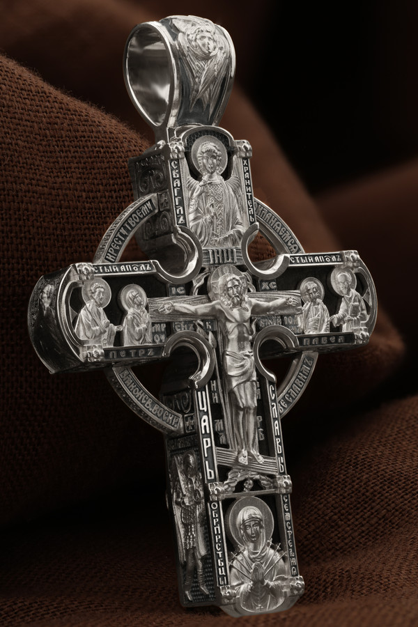 Крест из белого золота c эбеновым деревом