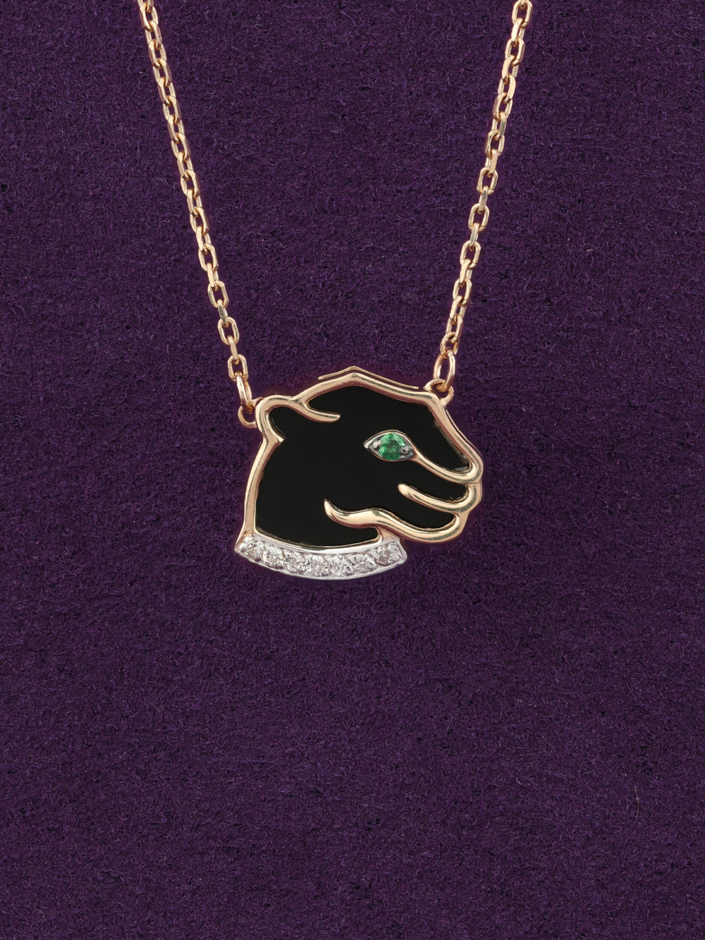 Колье из золота c бриллиантами, изумрудом и ониксом