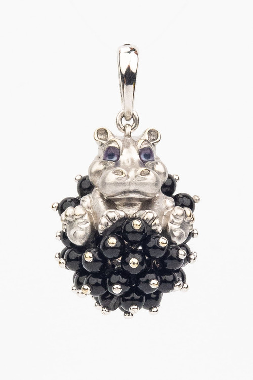 Подвеска из белого золота c эмалью и ониксом