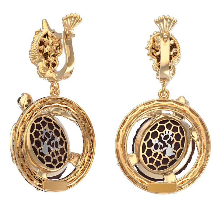 Серьги из золота c эмалью и железным деревом