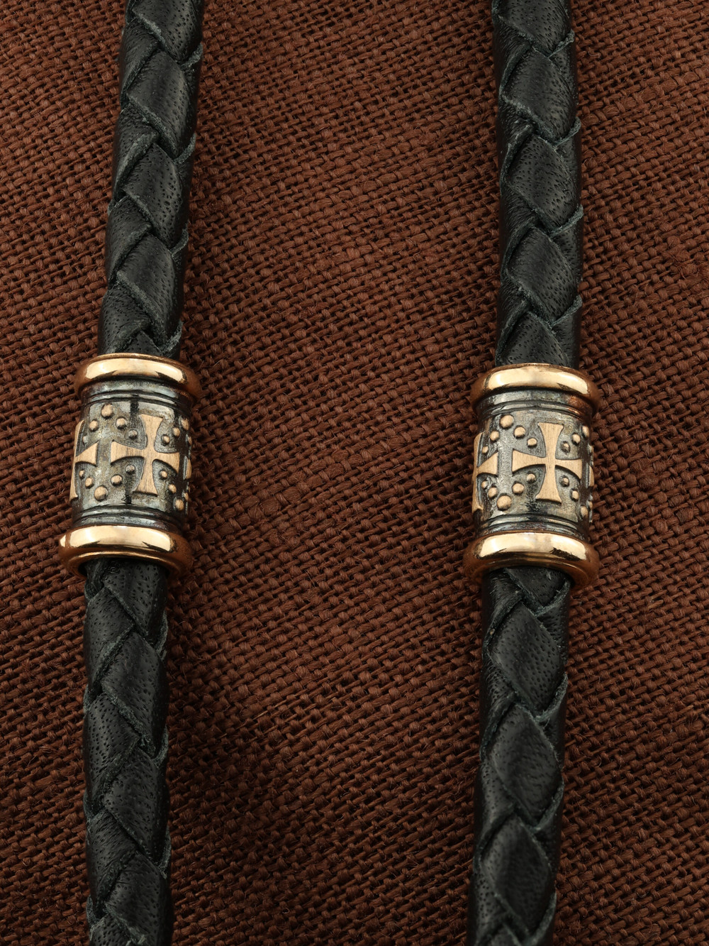 Гайтан из золота c кожаным шнурком