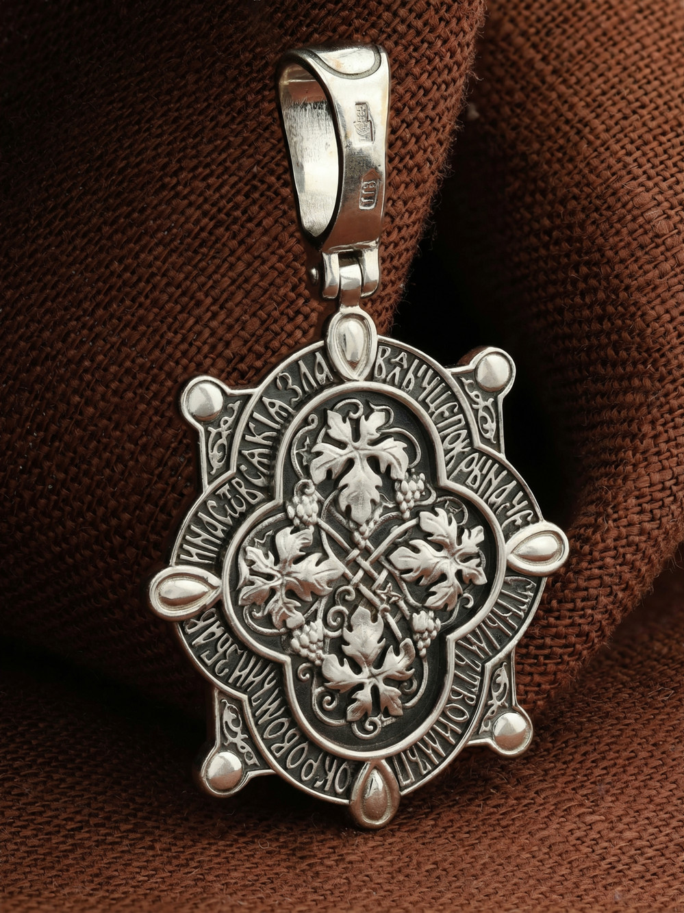 Образок из белого золота c бриллиантами