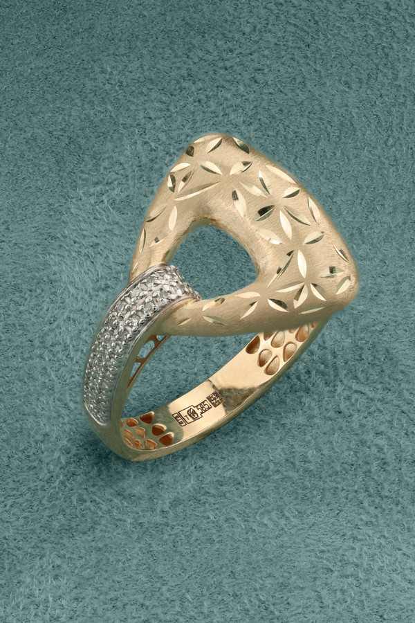 Кольцо из золота c бриллиантами