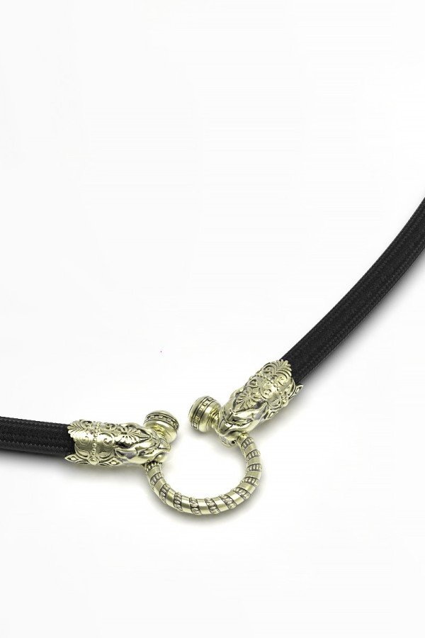 Шнурок шёлковый из зелёного золота c шёлковым шнурком