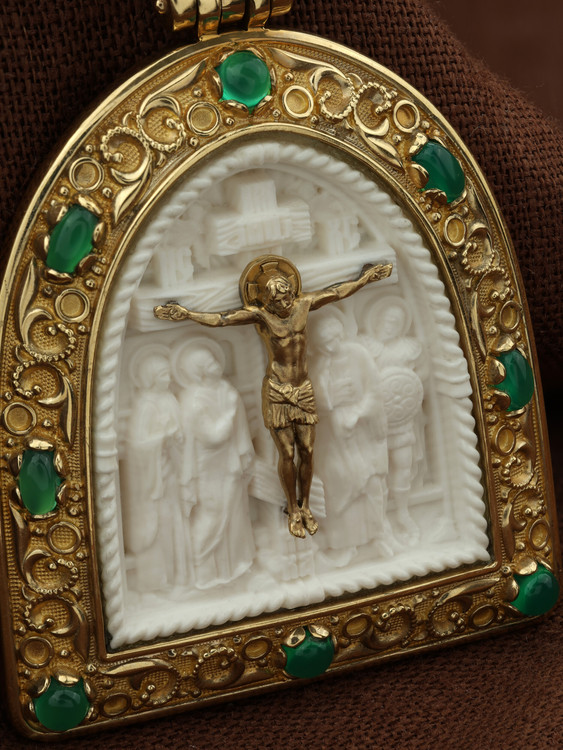 Образок из лимонного золота c эмалью, хризопразом и бивнем мамонта