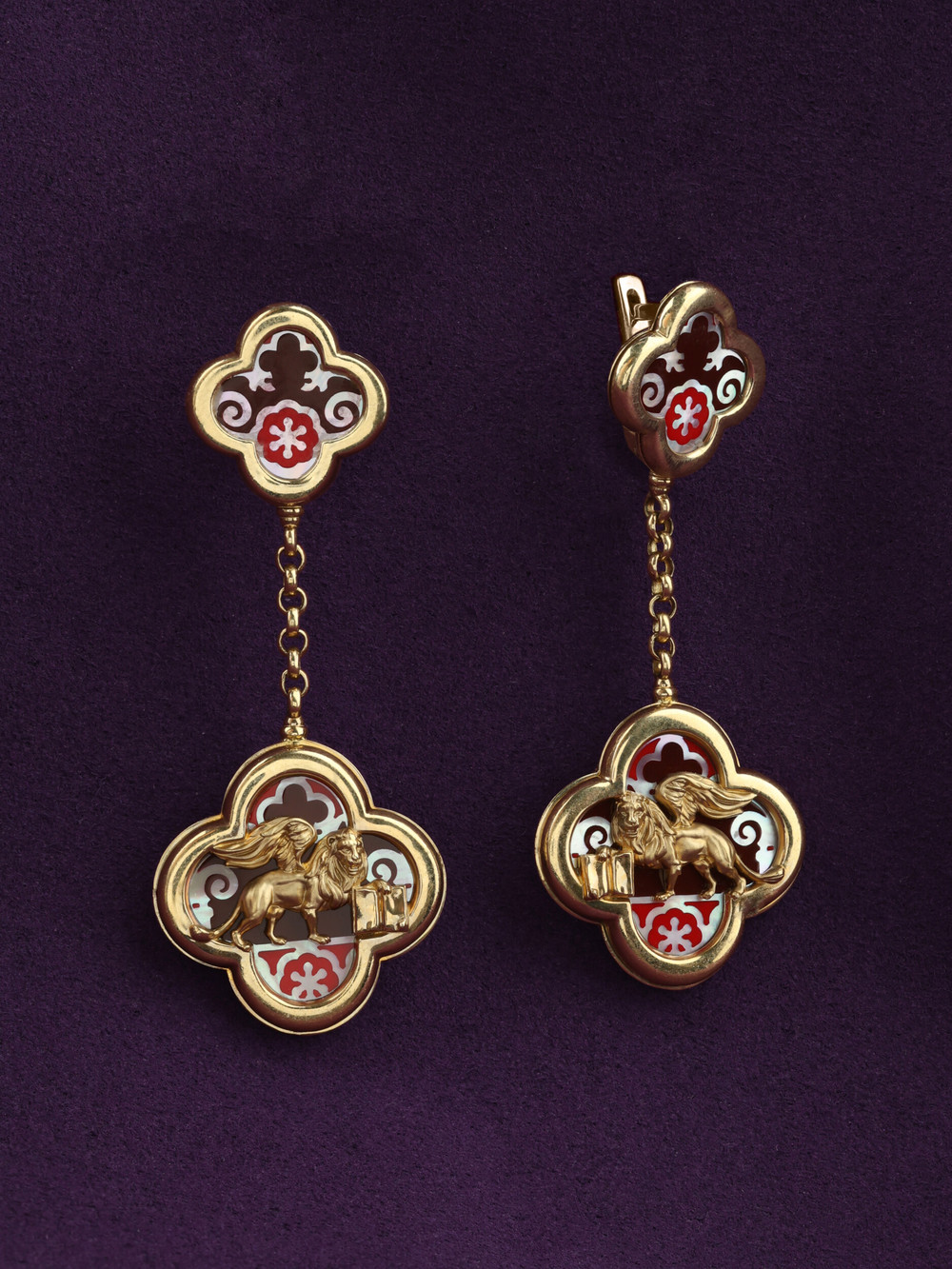 Серьги из лимонного золота c эмалью и перламутром