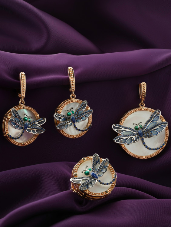 Серьги из золота c сапфиром, эмалью и перламутром