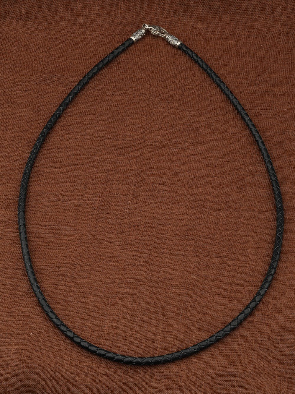 Гайтан из белого золота c кожаным шнурком