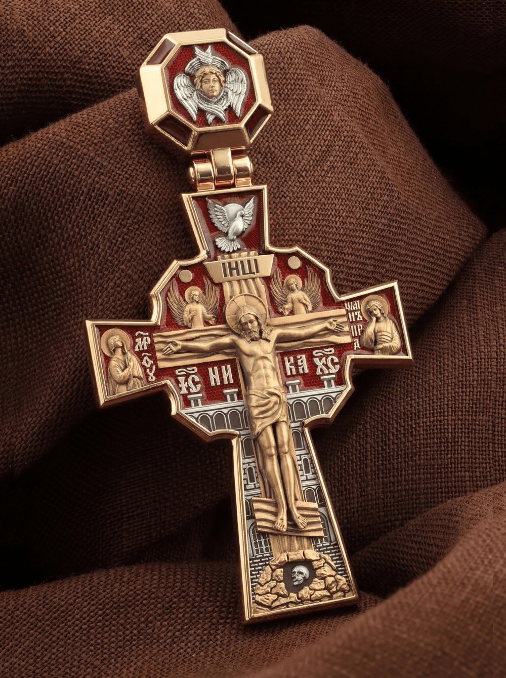 Крест из золота c эмалью