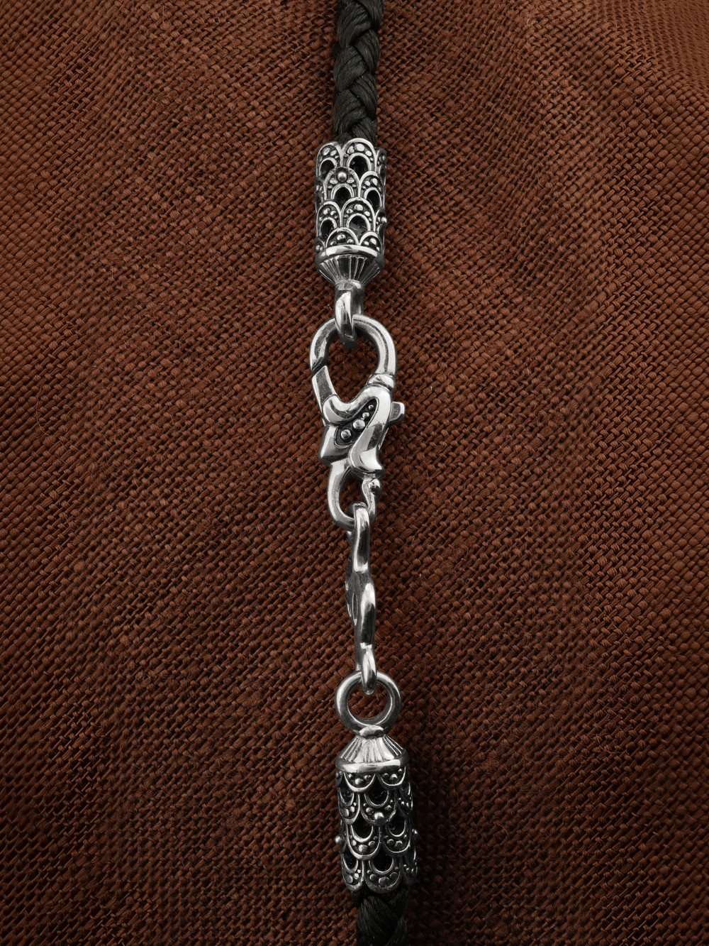 Шнурок шёлковый из белого золота c шёлковым шнурком