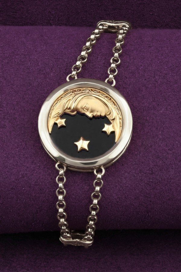 Браслет из белого золота c ониксом и перламутром