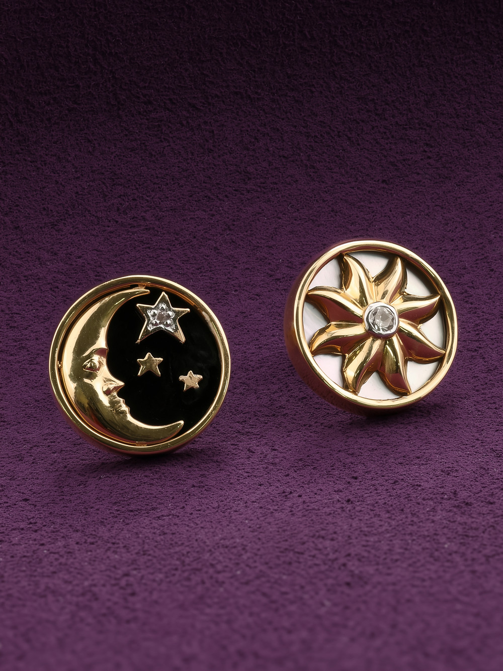 Серьги из золота c бриллиантами, ониксом и перламутром