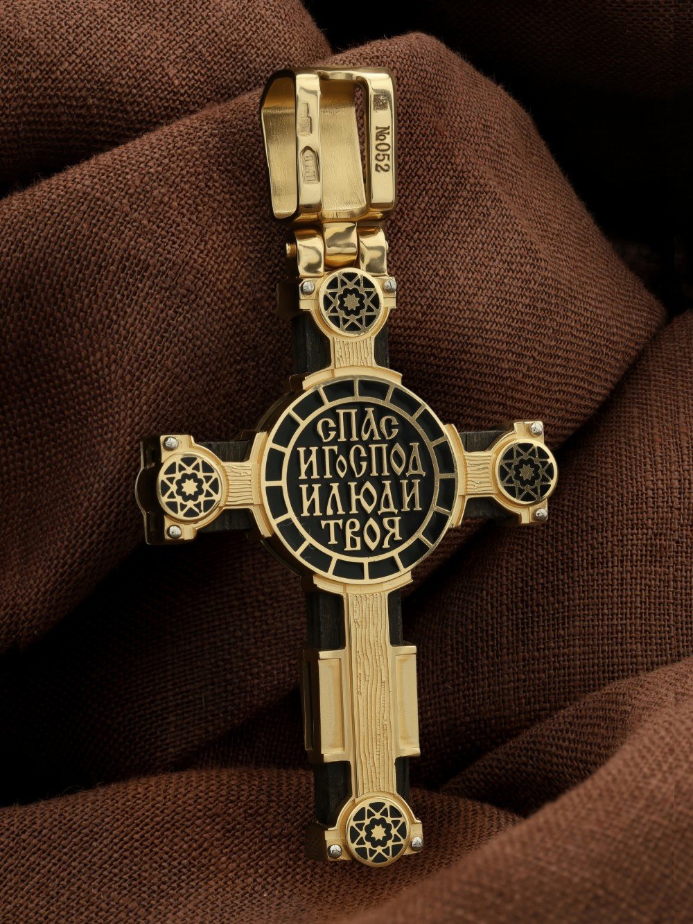 Крест из лимонного золота c эмалью и эбеновым деревом