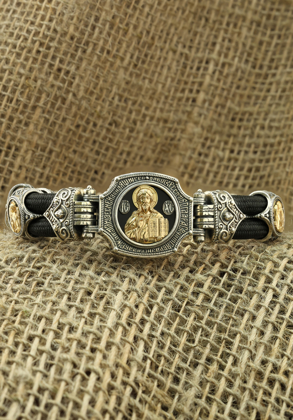 Браслет из серебра и золота c ониксом и шёлковым шнурком