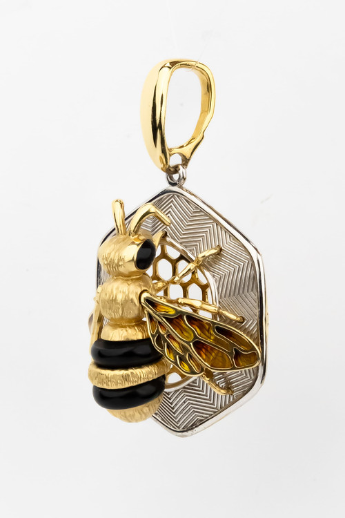 Подвеска из лимонного золота c эмалью, ониксом и эмалью