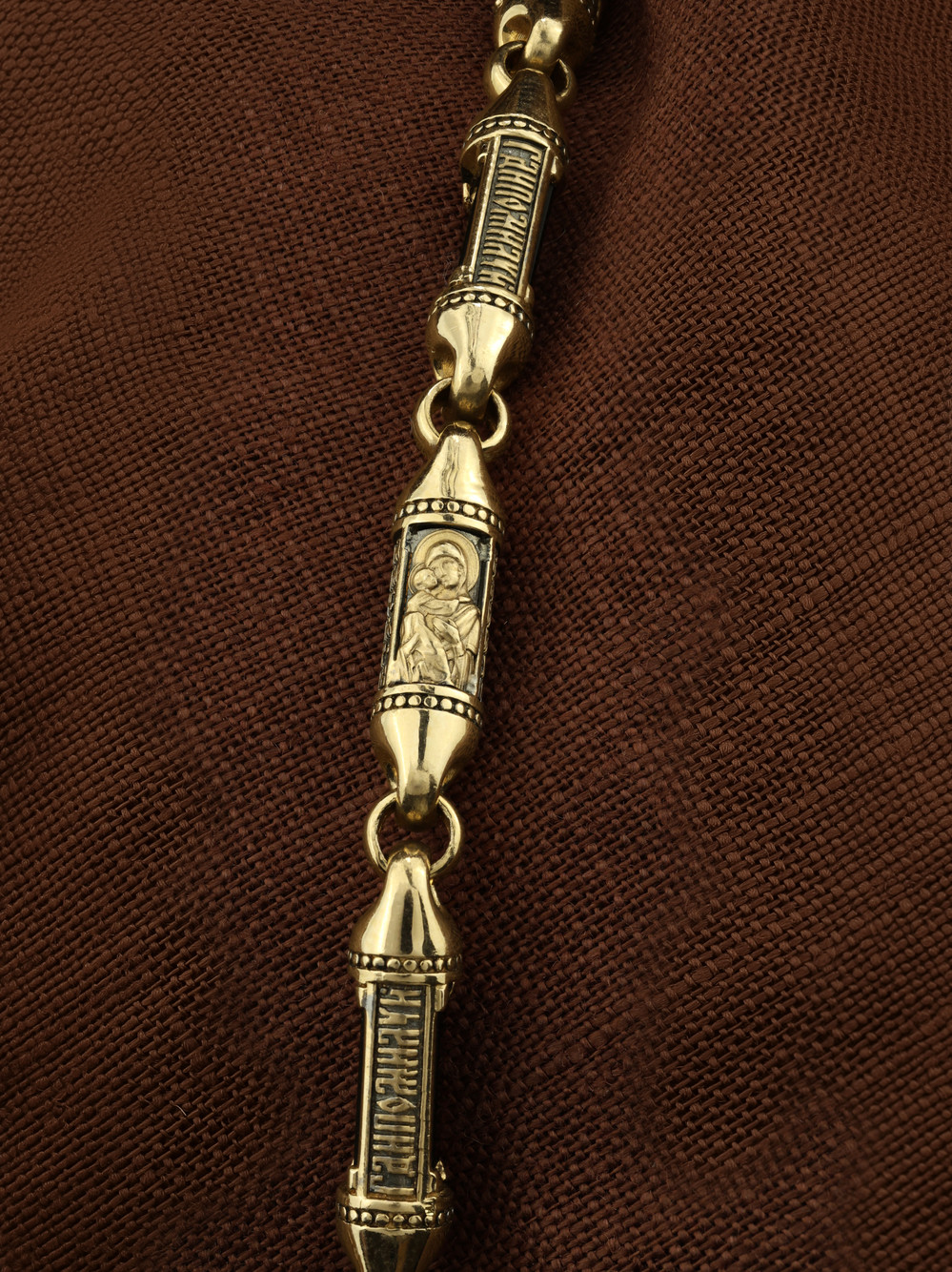 Гайтан из лимонного золота c кожаным шнурком и ониксом