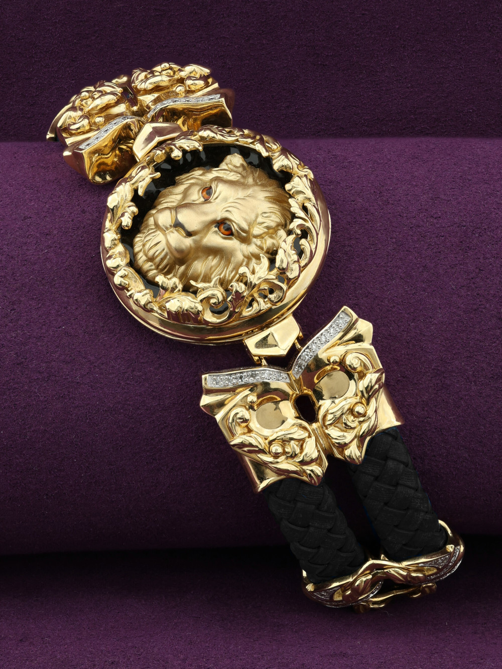 Браслет из лимонного золота c эмалью, бриллиантами, шнурком и ониксом