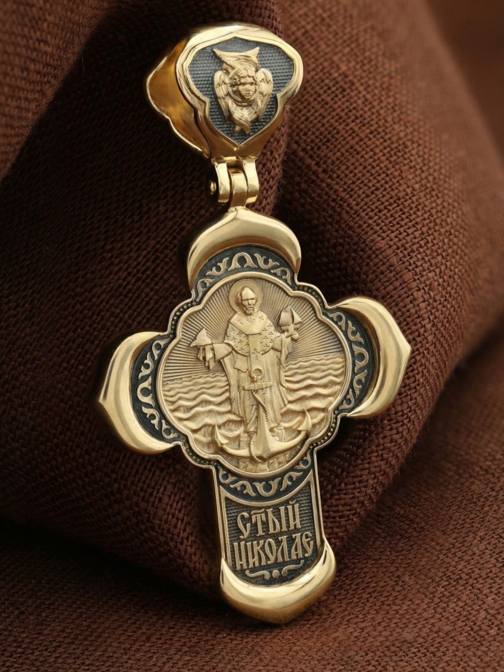 Крест из лимонного золота