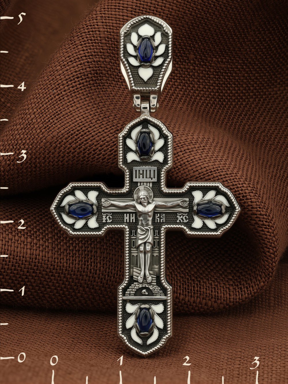 Крест из белого золота c эмалью и сапфиром