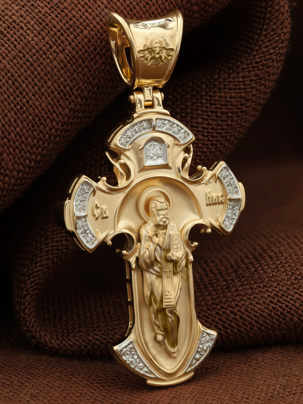 Крест из лимонного золота c бриллиантами