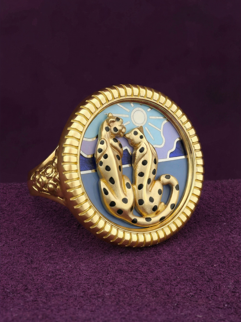 Кольцо из лимонного золота c эмалью