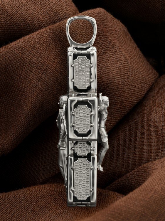 Крест из белого золота c эбеновым деревом