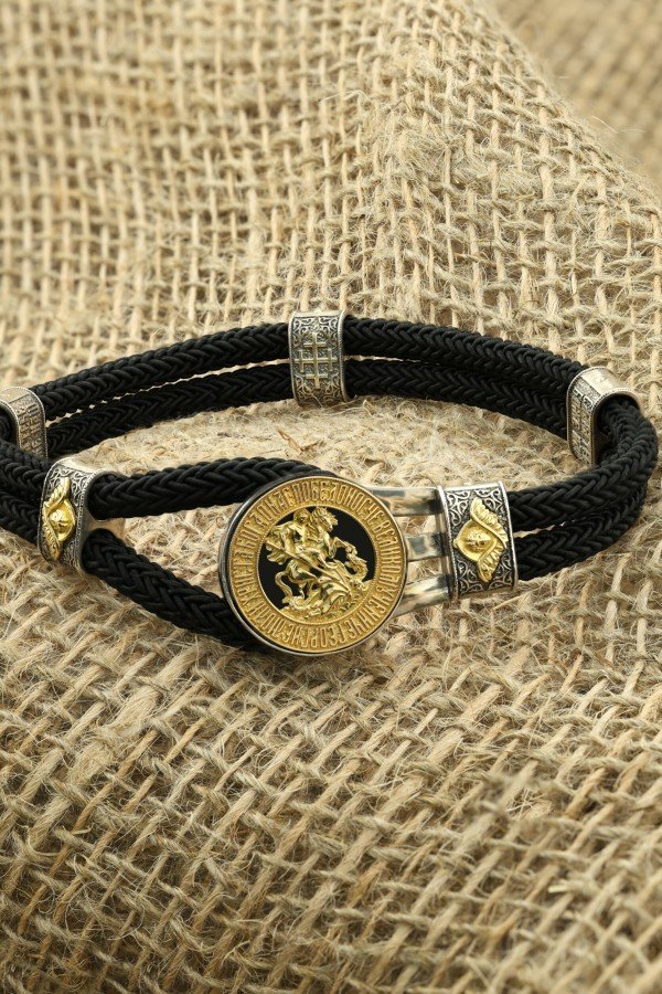 Браслет из серебра и золота c ониксом и шёлковым шнурком