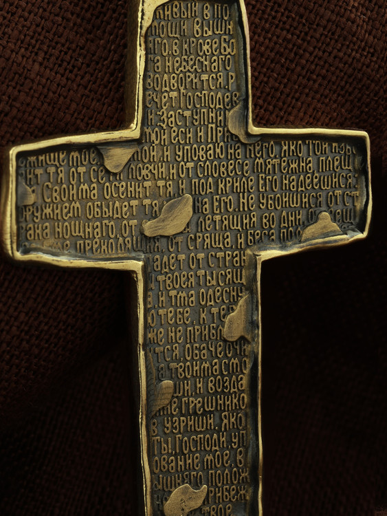 Крест из лимонного золота