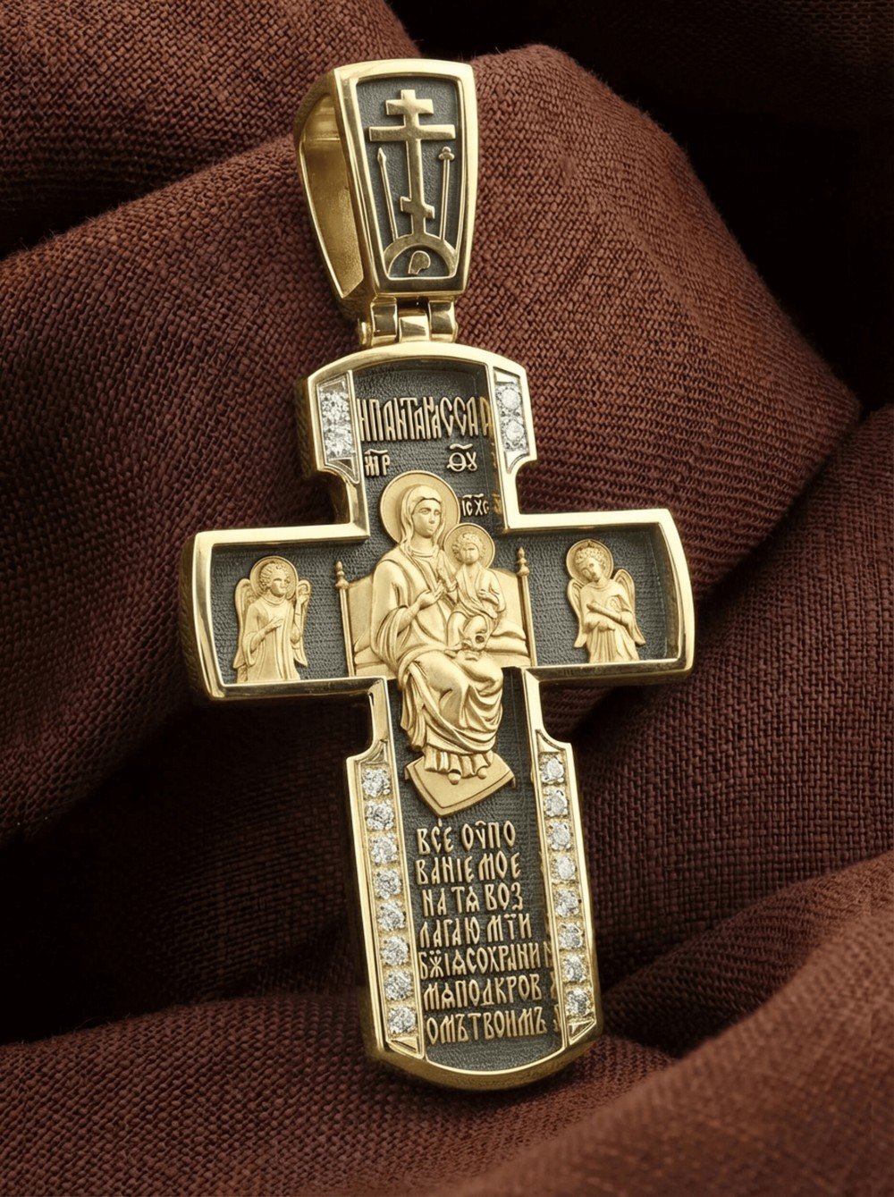 Крест из лимонного золота c бриллиантами