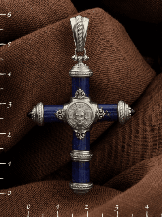 Крест из белого золота c ониксом и лазуритом