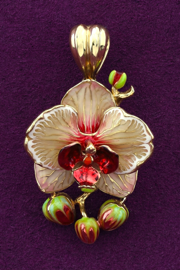 Подвеска из лимонного золота c эмалью